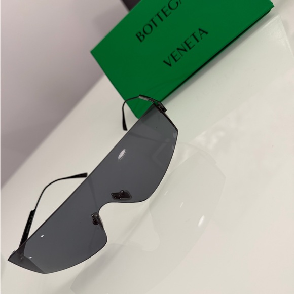 Bottega Veneta Black Rimless Shield Sunglasses